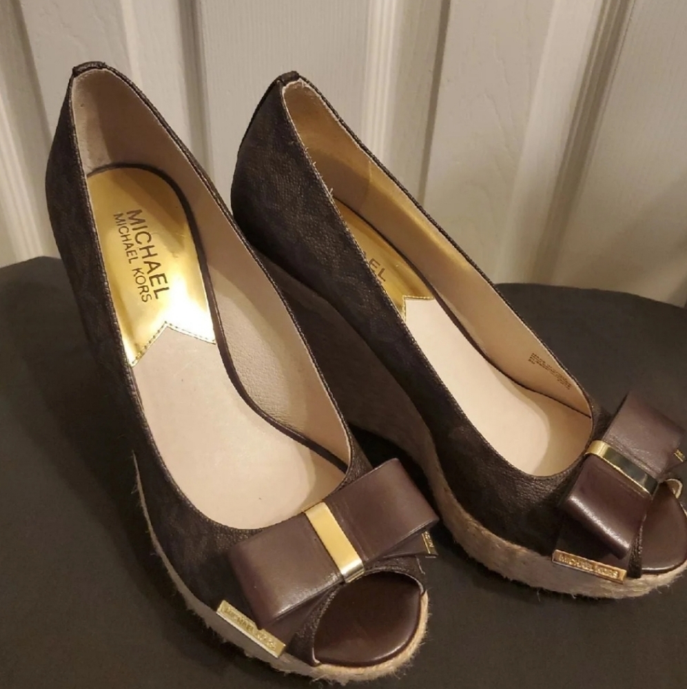 Michael Kors Peep Toe Wedge Sz 8